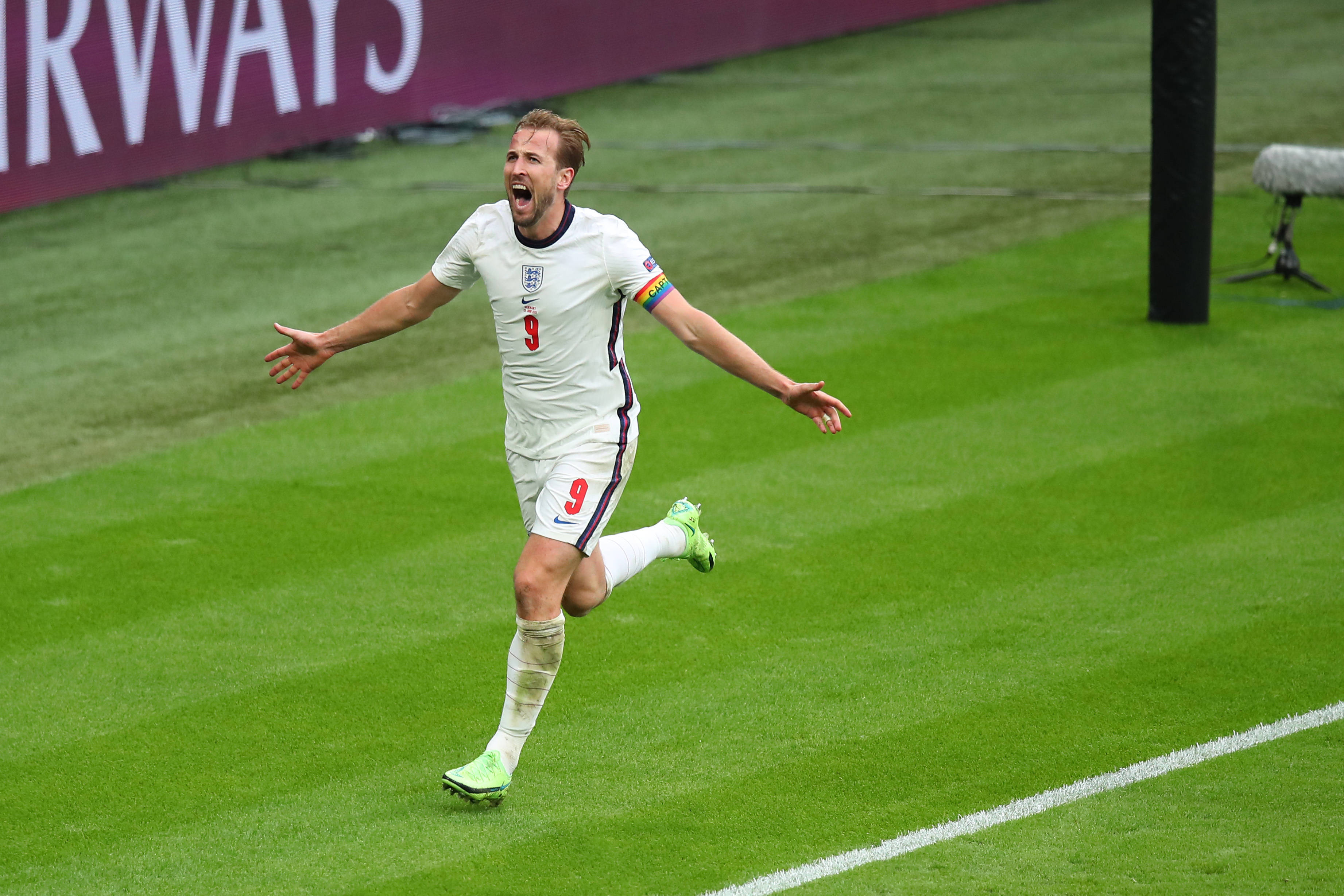 就有娱乐-包含凯恩迎来三赛季高光表现，尤文图斯球迷沸腾！的词条